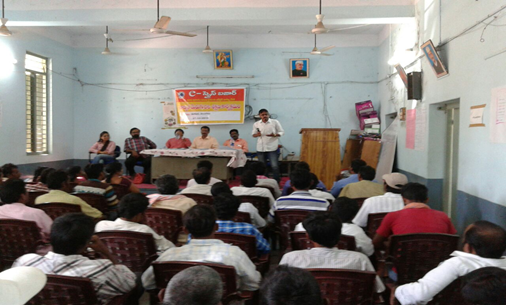 While Mr. Nagesh Rao explaining to farmers about eSpice Bazaar portal